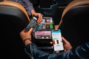 Uber lancia Cargo: un’app per fare shopping durante le corse