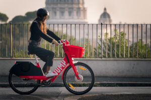 Uber: lanciato Jump a Roma, l’app di bike sharing elettrico