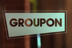 Groupon smetterà di vendere prodotti fisici e si concentrerà sulle esperienze