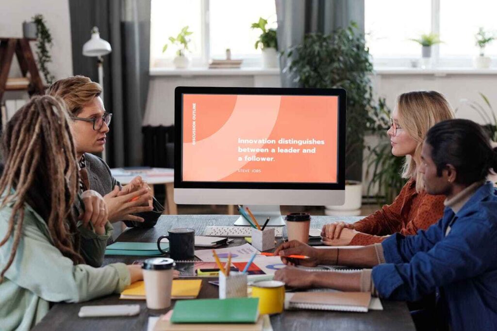 re-onboarding: un meeting tra colleghi durante il processo