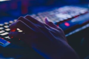 Dark patterns nel marketing: quali sono, quando sono legali e cosa evitare