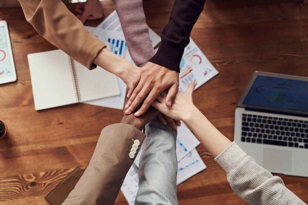Minimum viable team: colleghi che si tengono mano nella mano