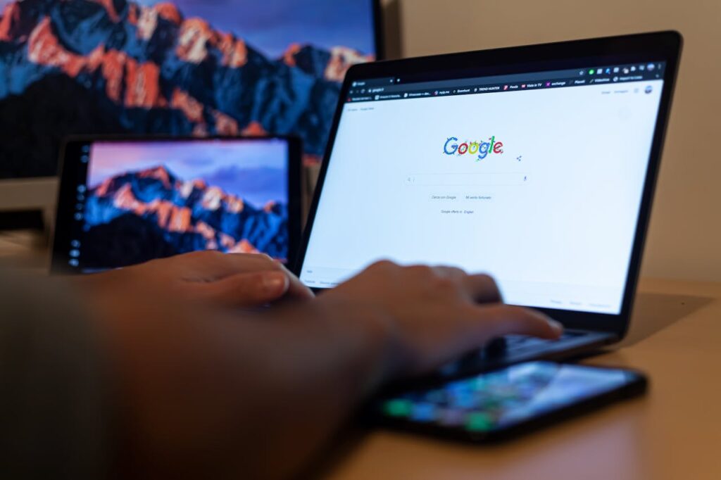 Zero-click search: un internauta cerca su Google