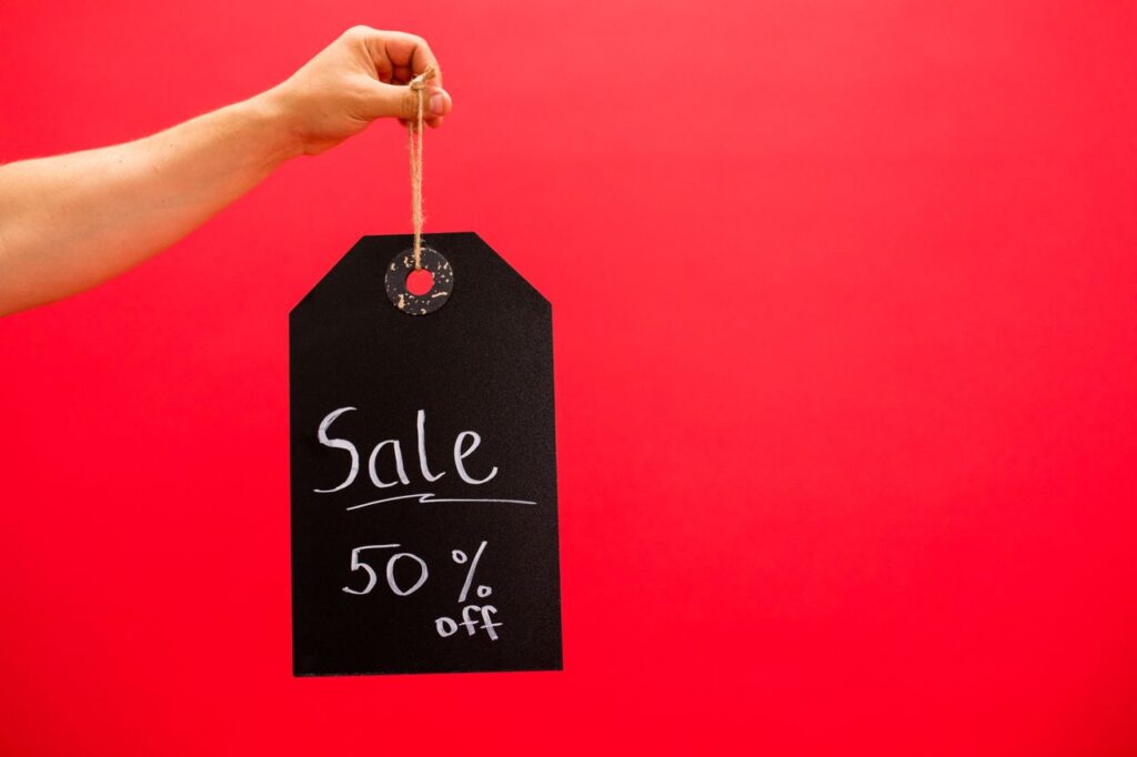Sconti quantità: un cartello indicante i saldi