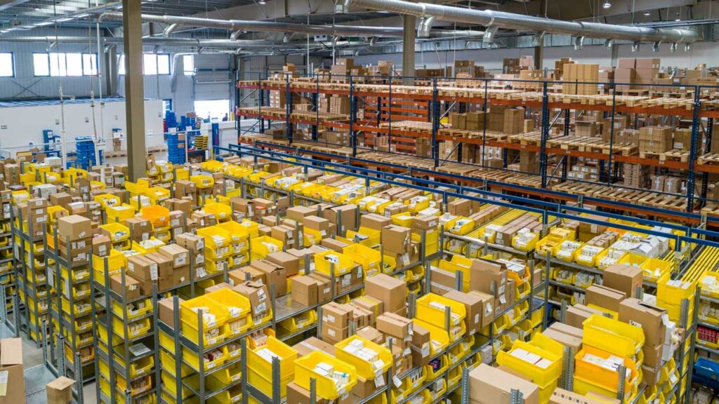 ship from store b2b. magazzino pieno di merce
